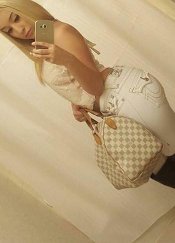 , 20  female escort, Milwaukee