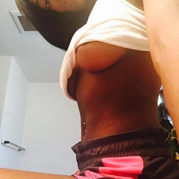 , 22  female escort, Milwaukee