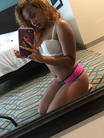 , 24  female escort, Milwaukee