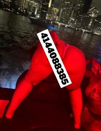 Esta, 32  female escort, Milwaukee