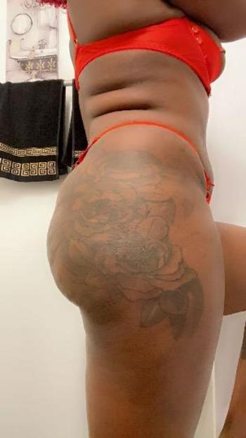 Hazel, 29  female escort, Milwaukee