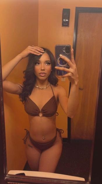 414-299-0690, 21  female escort, Milwaukee