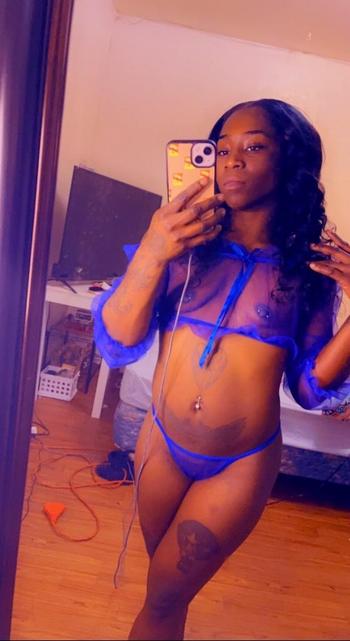 Hoochie, 23  female escort, Milwaukee