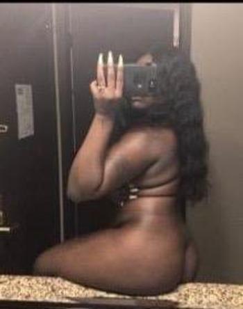 Eri, 25  female escort, Milwaukee