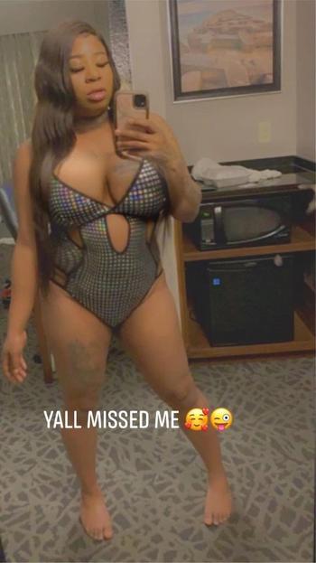 QUEEN, 28  female escort, Milwaukee