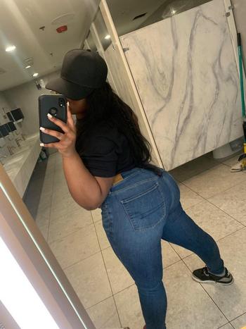 Sky, 20  female escort, Milwaukee