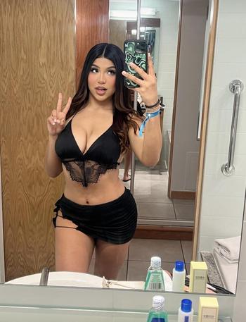 Vivian Pamela , 25  female escort, Milwaukee